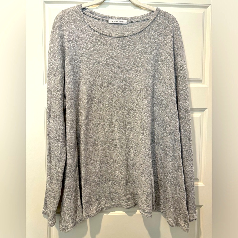 Cut Loose L Gray Floral Knit Tunic